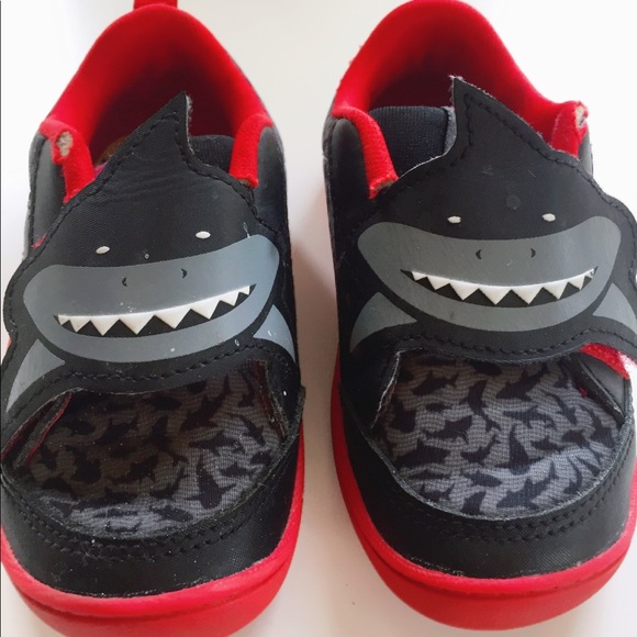 boys shark shoes